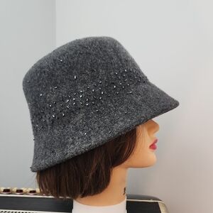 ADORABLE NINE WEST GREY WOOL BLEND CLOCHE BUCKET HAT W/BEAD ACCENT